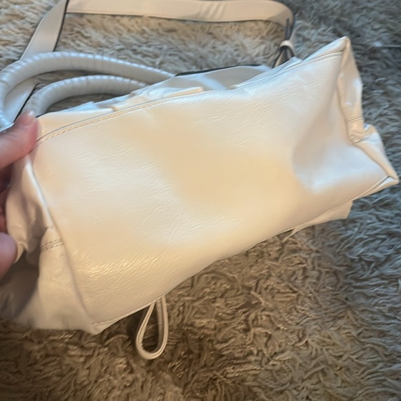 London Fog White Shoulder Bag - Picture 6 of 14